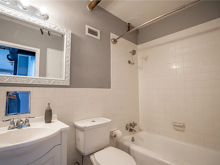 715 S Upper Broadway St #406 — Photo 8