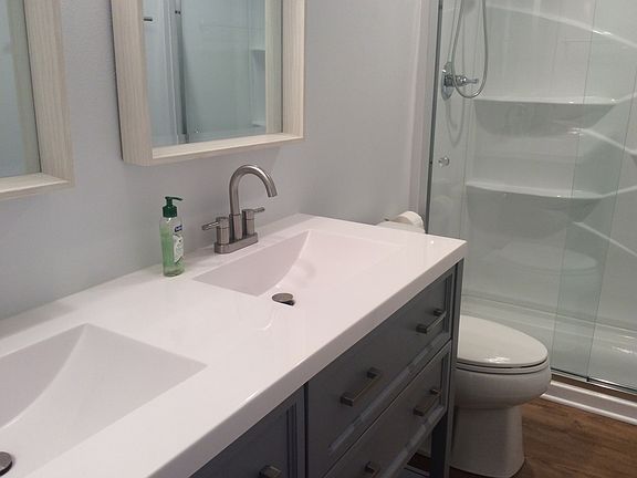 Master bath/walk in shower 