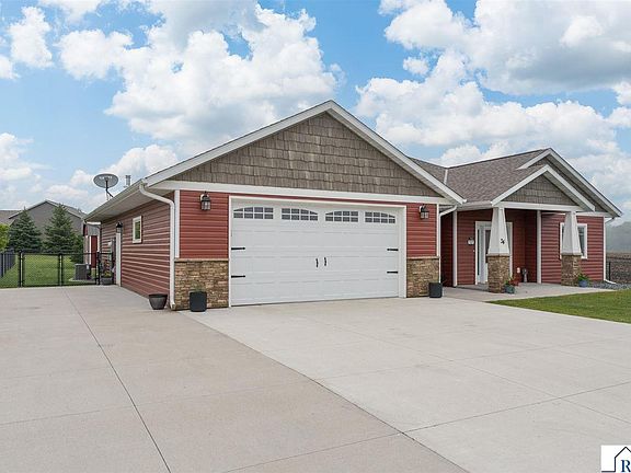 3rd image of 34 Evergreen Ln