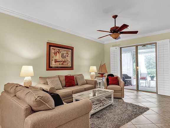 2nd image of 6425 Oxford Circle #102