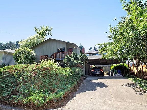 2nd image of 6220 & 6222 SE Alder St #6222