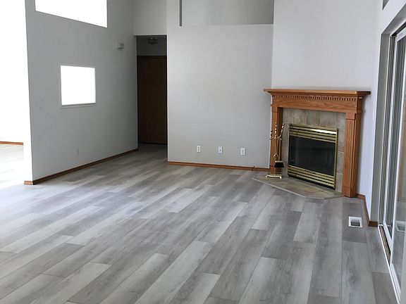 4th image of 1325 Canyon Ave