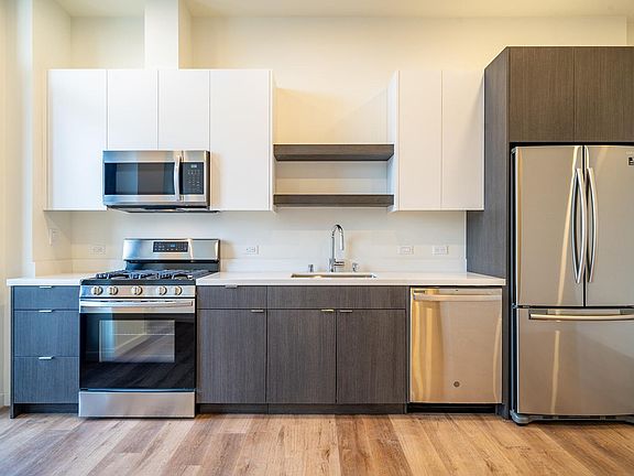 3rd image of 2410 33rd Ave #101