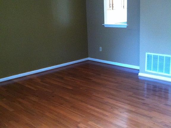 living room/dining area