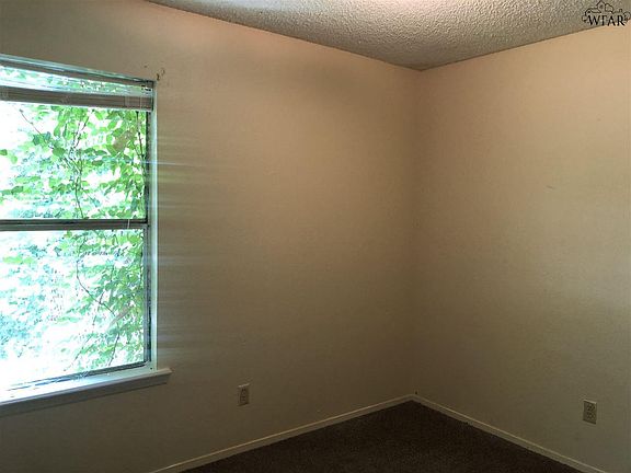 5th image of 1303 Harvey Dr
