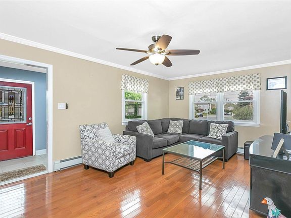 2nd image of 2404 Pendroy St