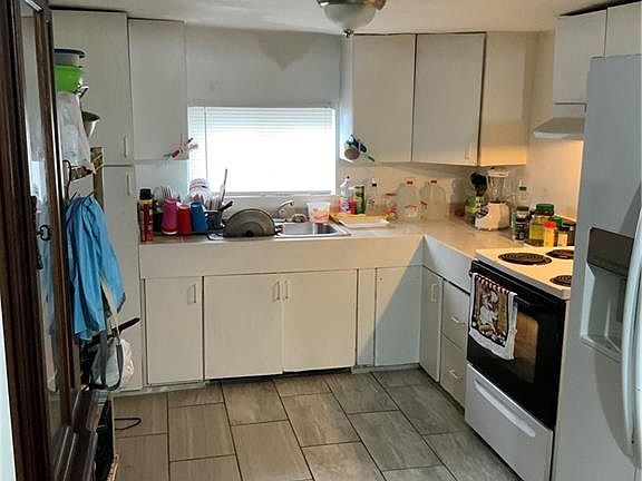 4th image of 222 Park St