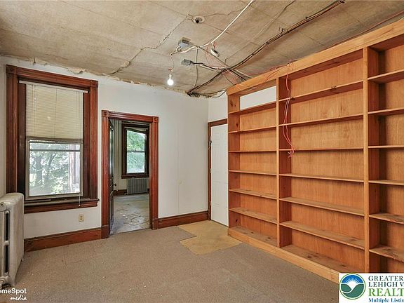 5th image of 512 E 4th St