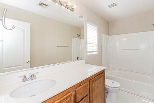 2nd image of 4538 Pommerelle St