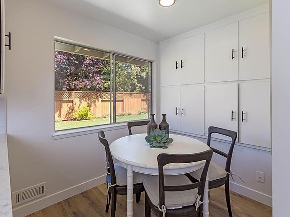 4th image of 121 Yerba Santa Ave
