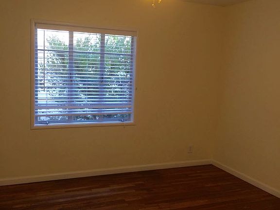 5th image of 1703 27th St APT 3