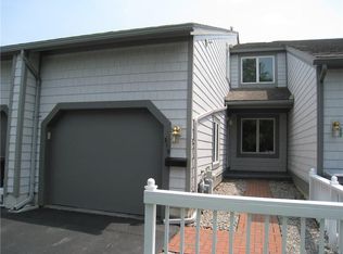 319 Summerhaven Dr N, East Syracuse, NY 13057