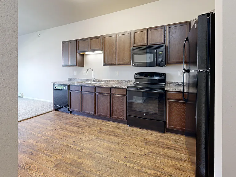 Falcon & Mallard Heights — Photo 14