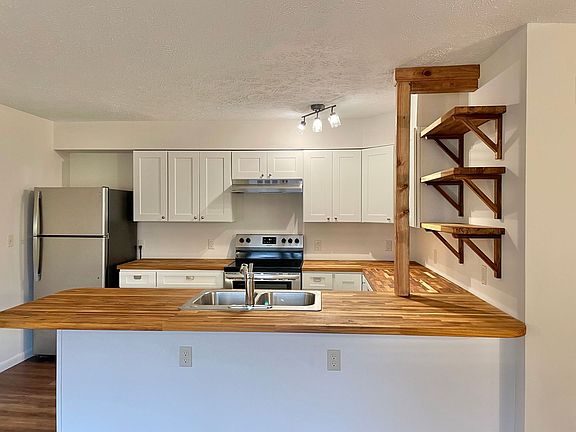 2nd image of 400 Cranbrook Ave SE #7