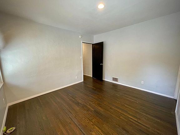 3rd image of 14408 Emelita St