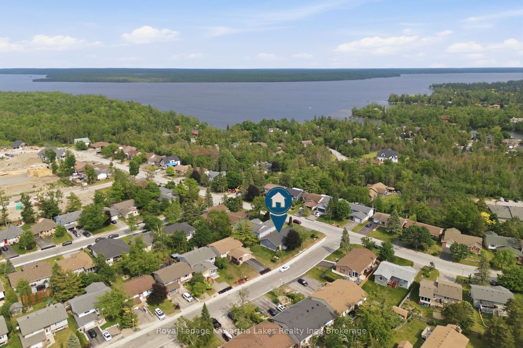 39 Cedartree Ln, Kawartha Lakes, ON - View 3