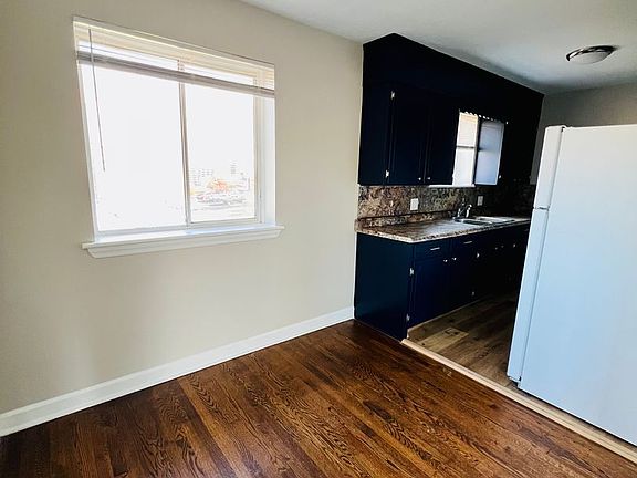 5th image of 217 Mountain Ave SW #7
