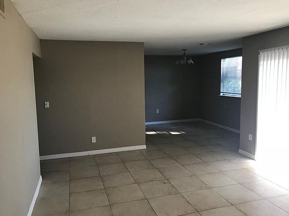 3rd image of 3984 Versailles Dr
