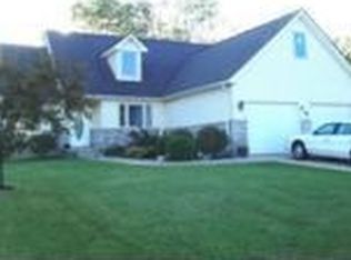 618 Garden Ct, Fowlerville, MI