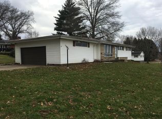 3905 Arc Dr, Zanesville, OH 43701