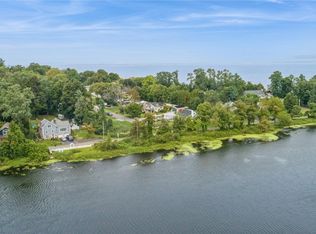 4 Cousins St, Northport, NY 11768