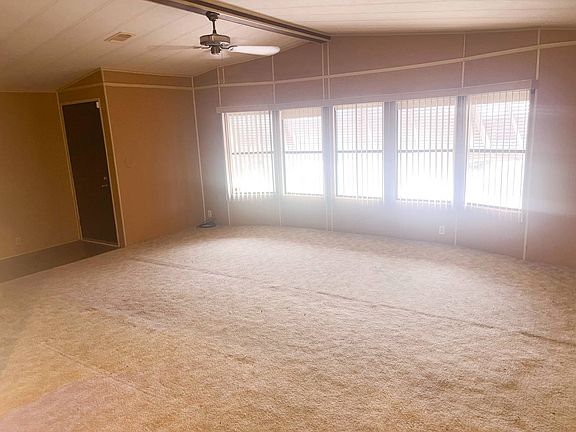 4th image of 221 Laurelcrest Cir