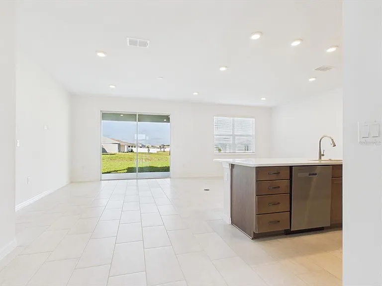 5824 SW 70th Ter — Photo 4