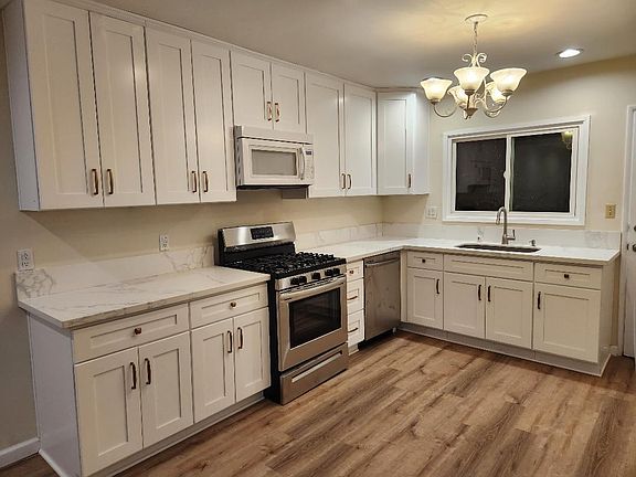 3rd image of 2226 Mathews Ave APT A