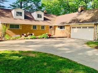 22220 Hilliard Blvd, Rocky River, OH