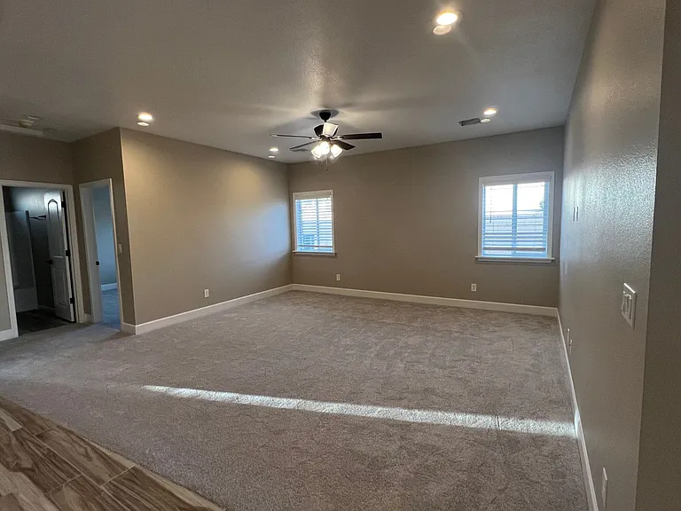 2241 Diamond Creek Rd — Photo 3