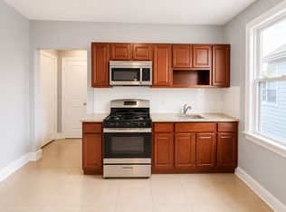 67 Halsted St #1R, Newark, NJ 07106