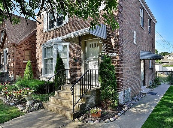 3rd image of 1920 N Newcastle Ave
