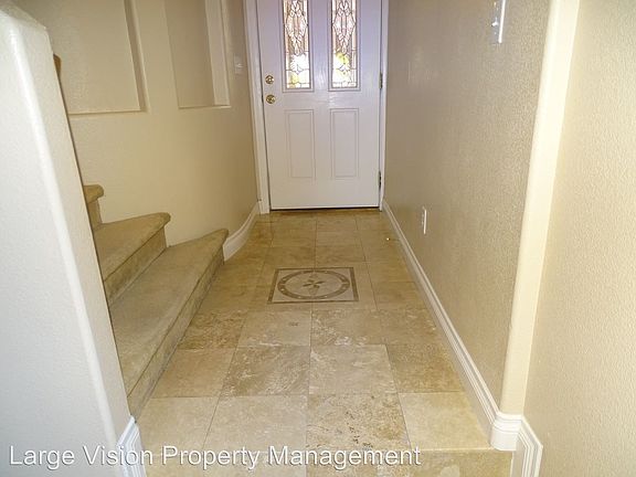3rd image of 9272 Pembrook Falls Ave