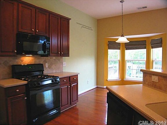3rd image of 2184 Southridge Dr