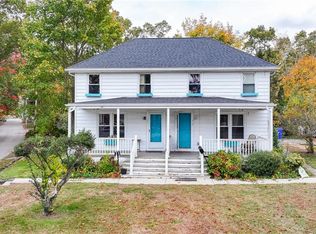 916 Bullocks Point Ave, Riverside, RI 02915