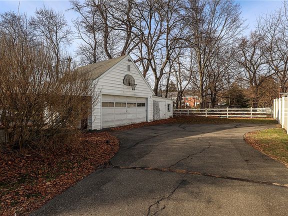 5th image of 1206 W Water St