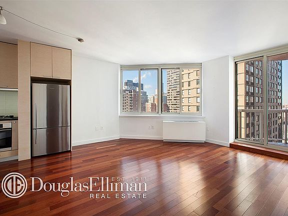 4th image of 206 E 95th St #Ph16b