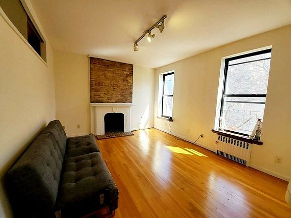 3rd image of 71 Underhill Ave APT 3R