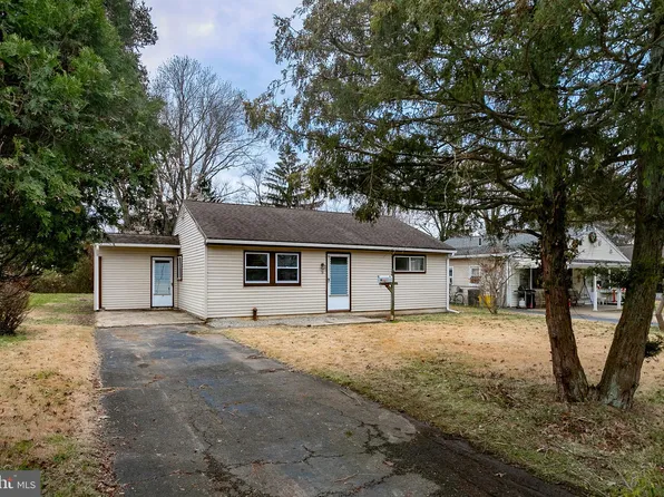 9 Theresa St, Ewing, NJ 08618