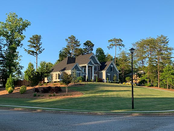 3rd image of 242 Chestnut Oak Ln