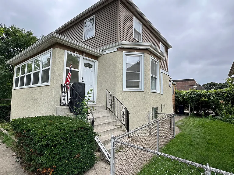 1516 Lee St — Photo 1