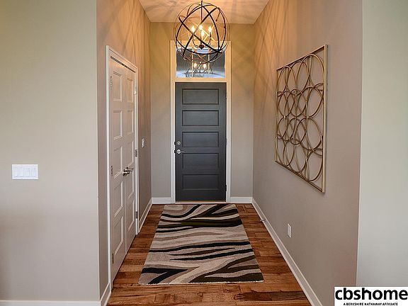 3rd image of 18854 Manderson Cres