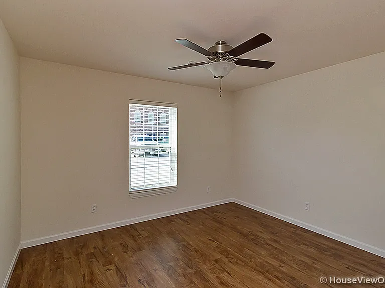 196 Lotus Dr — Photo 9