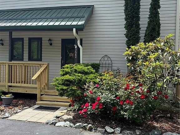 3rd image of 156 Hanging Rock Villas #222