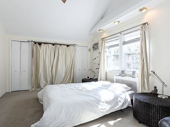 3rd image of 154 Rockaway Ave