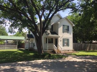 200 E Sherman St, Chico, TX 76431