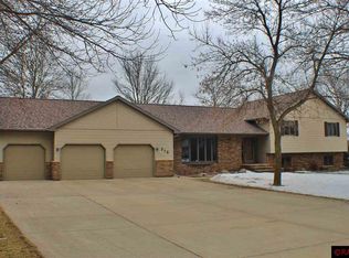 316 Hensonshire Dr, Mankato, MN 56001