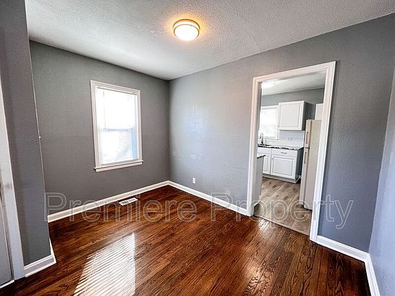 4th image of 10516 E 26th Ter S