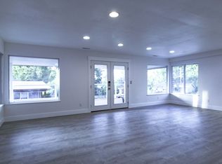 15914 84th Ave NE #B, Kenmore, WA 98028