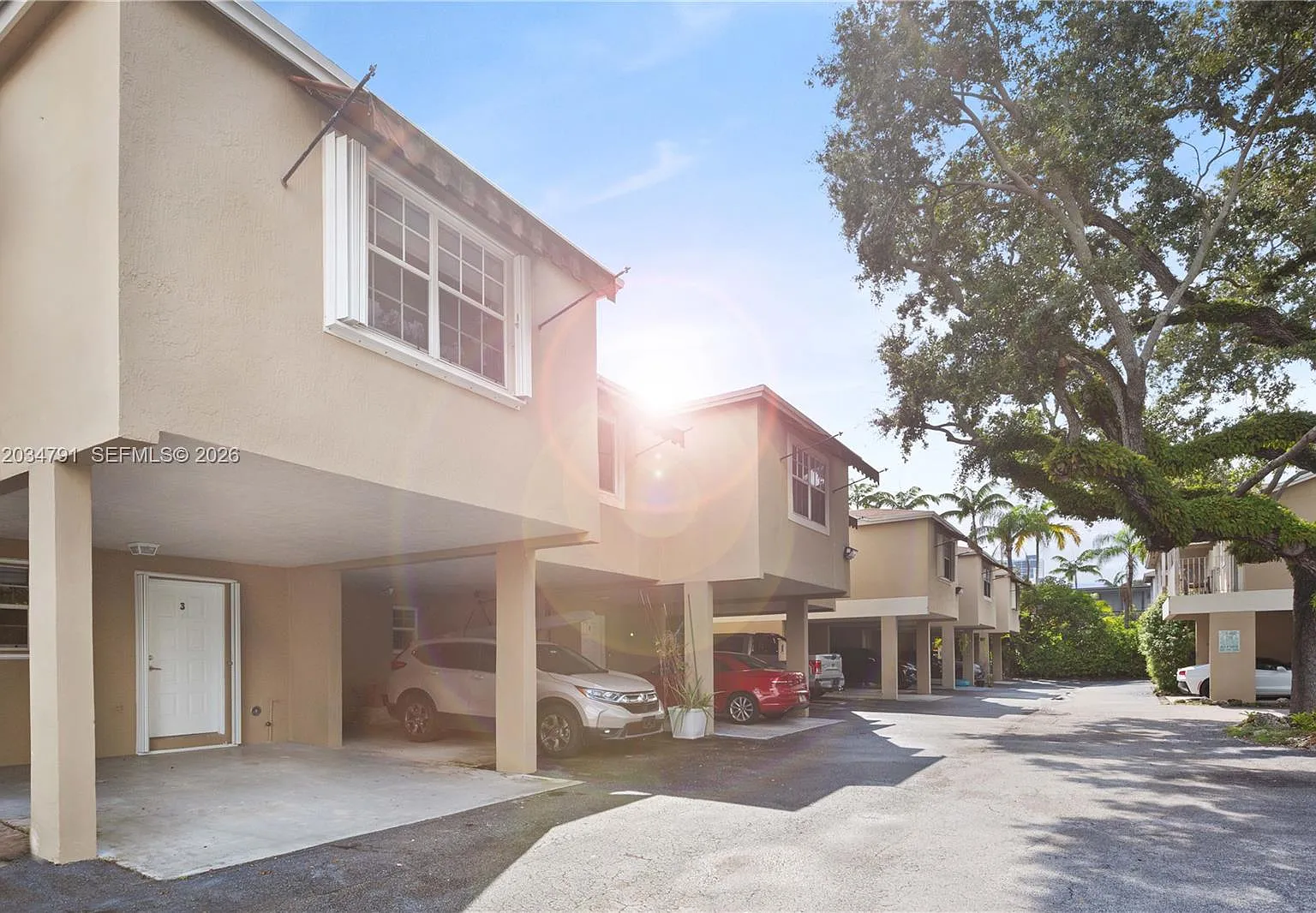 The Oaks Condo — Photo 2